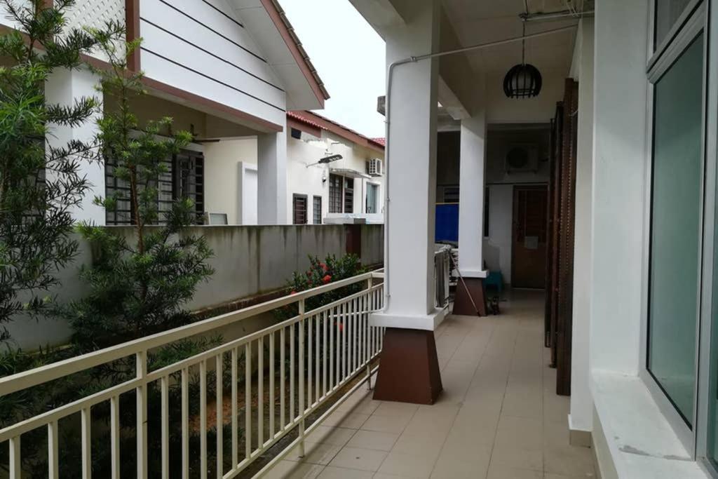 D Wangi Homestay Pasir Gudang At Ecotropic Exterior photo