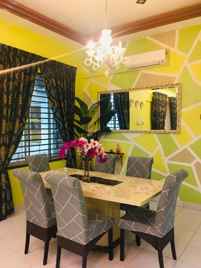 D Wangi Homestay Pasir Gudang At Ecotropic Exterior photo