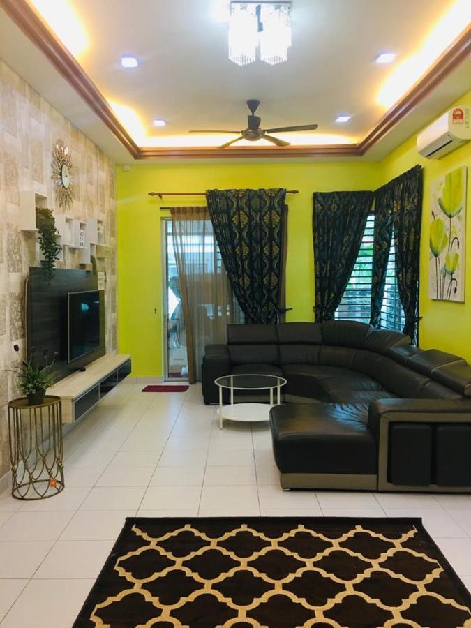 D Wangi Homestay Pasir Gudang At Ecotropic Exterior photo